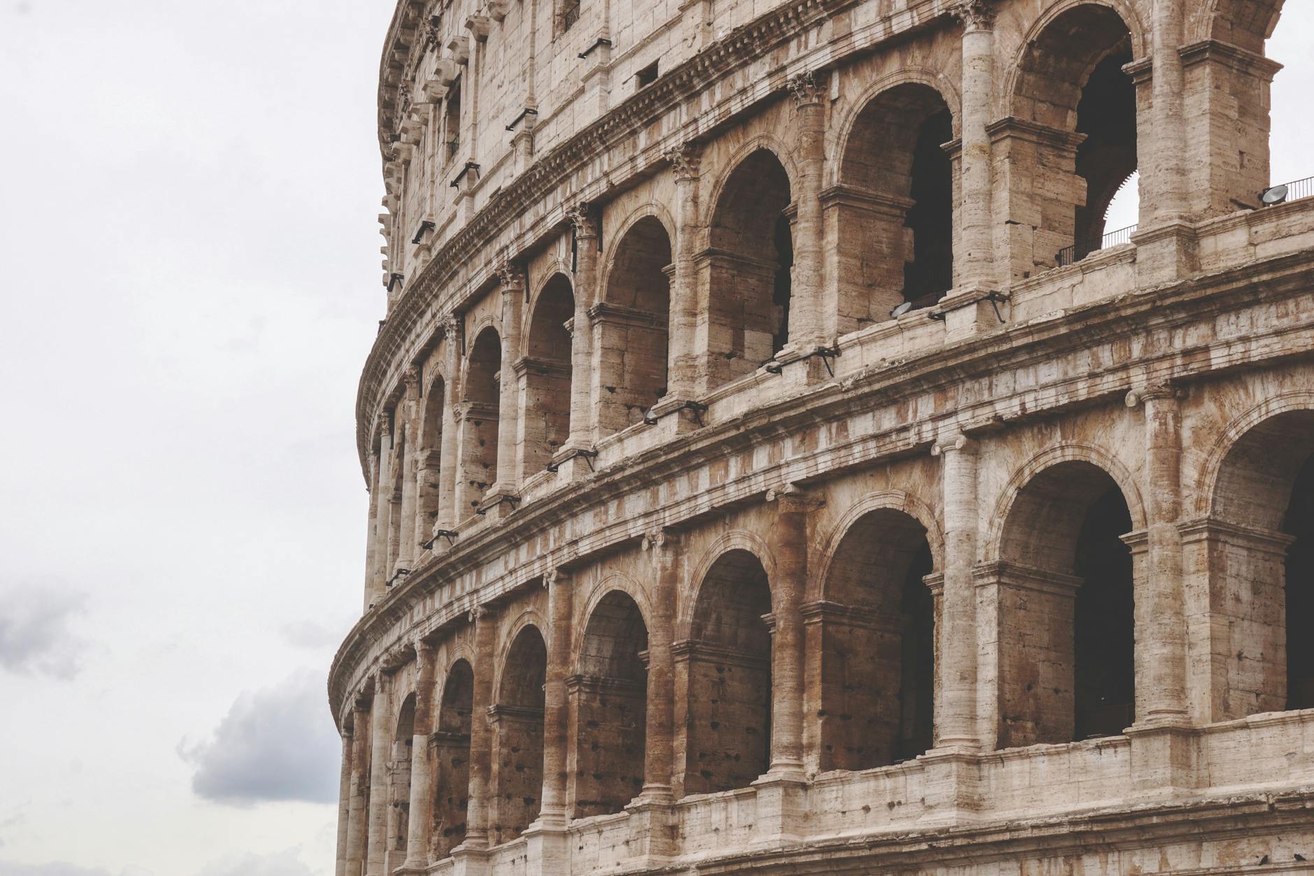 7 Simple Ways to Enjoy Architectural Wonders on Your Travels